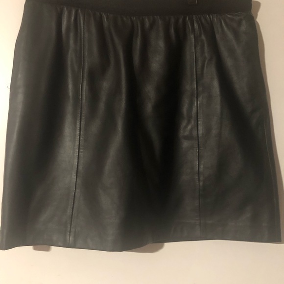 Black leather mini skirt - Picture 2 of 2